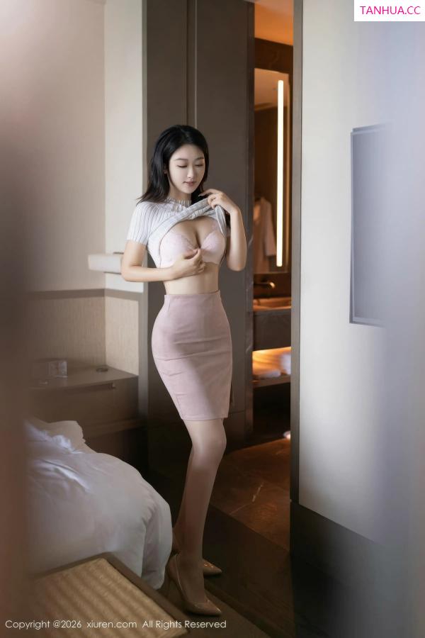唐安琪  [XiuRen]高清写真图 2026.01.05 No.11195 唐安琪 超薄无内肉丝第13张图片